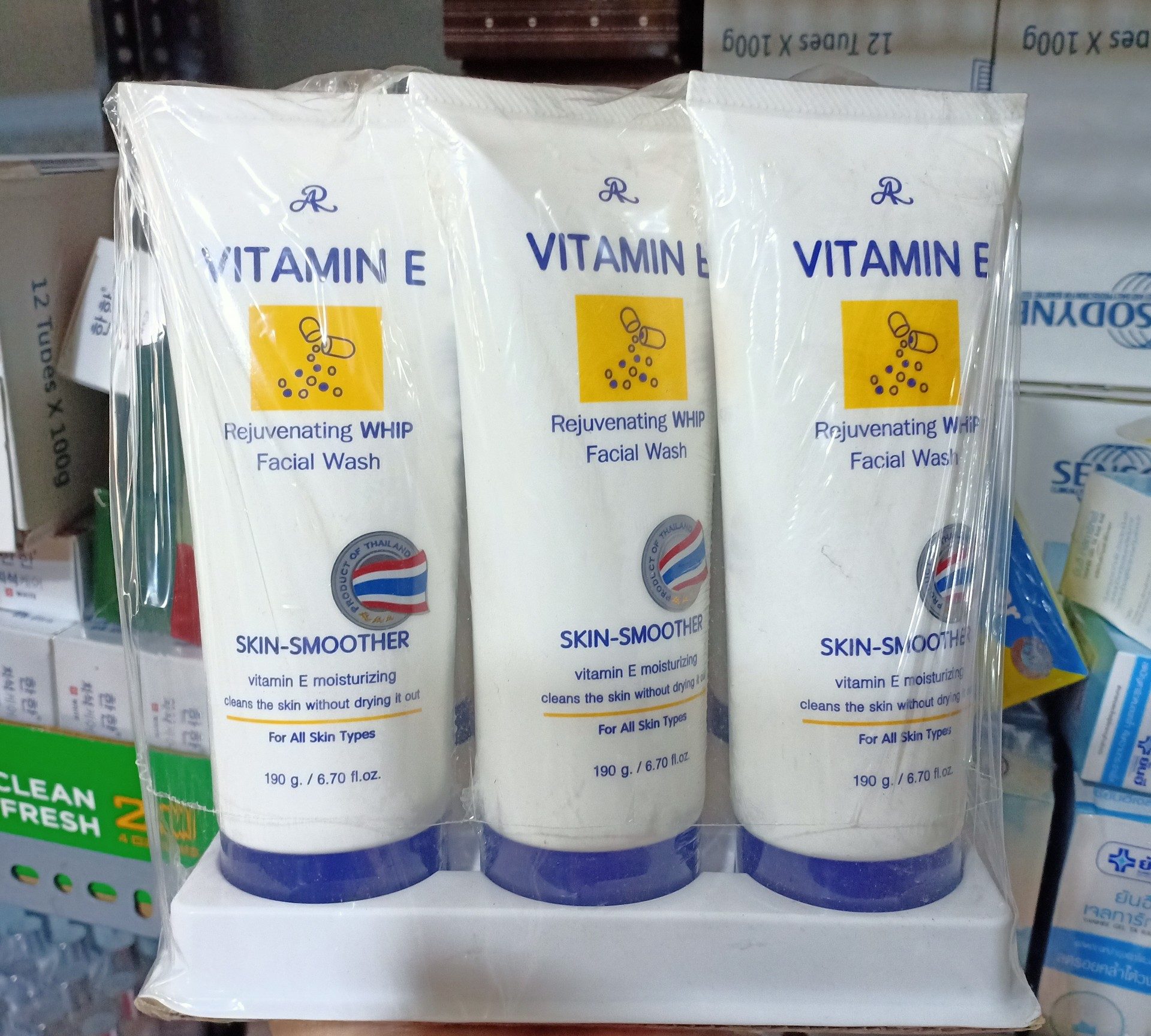Sữa rửa mặt Vitamin E Moisturizing Whip Facial Wash